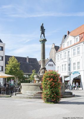 Bernhardbrunnen3 mit Angabe Fotografin.jpg