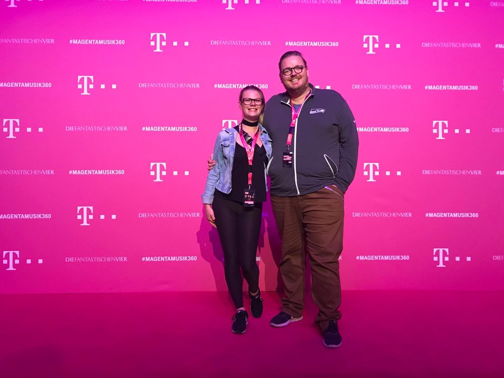 Endlich auf dem magenta Teppich: Die zauberhaften Zwei beim StreetGig der Fantastischen Vier